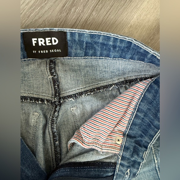 Rare Fred Segal Jeans-26
Slim fit
Beautiful like-new condition - Picture 4 of 8